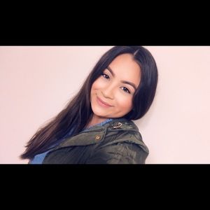 Meet your Posher, Lorissa